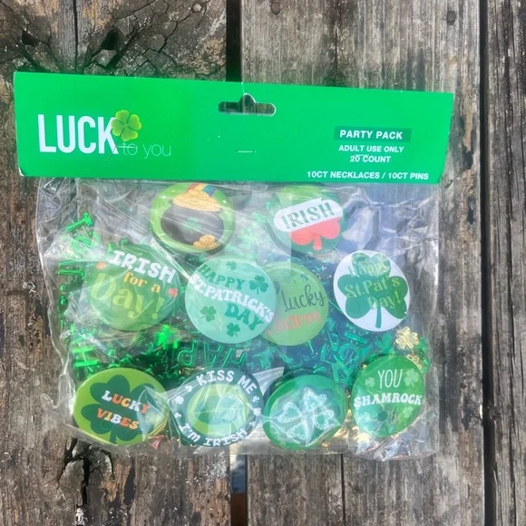 NEW ST. PATRICKS DAY ADULT PARTY FAVORS BUNDLE OF 2 (BUTTONS & NECKLACES) 40 CT - Picture 3 of 9